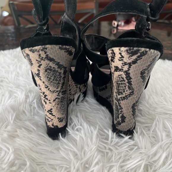 Women’s Black Faux Suede Snake Print Platform Wedges Size 7 - Picture 6 of 15
